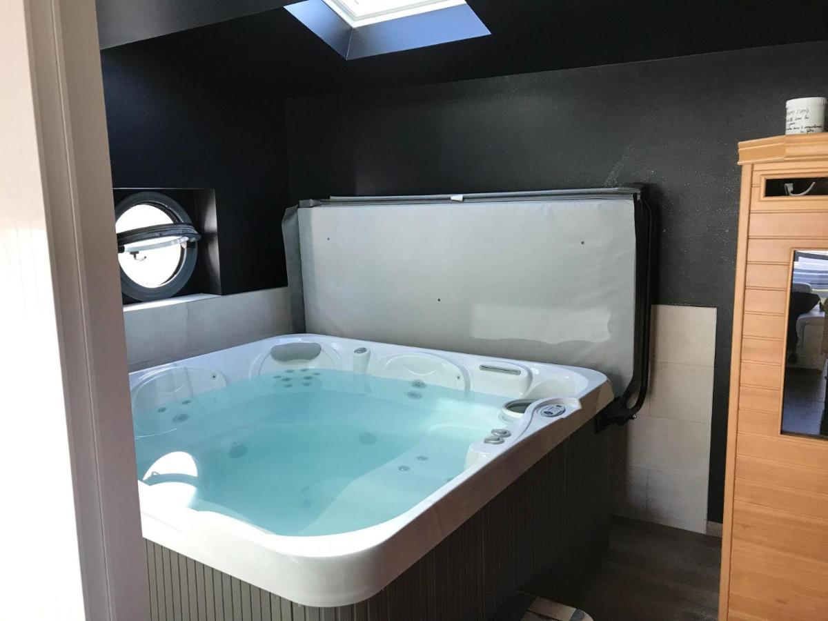 Holiday home Sauna Piscine Aubin-Saint-Vaast